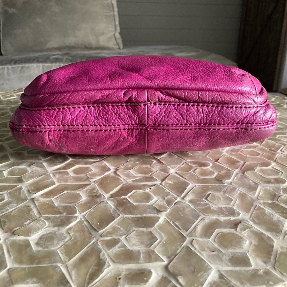Fossil ‘Explorer’ cow-hide leather crossbody in ‘fuchsia’ - Picture 7 of 15